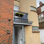 Central Leeds Townhouse With Private Roof Garden Sleeps 4