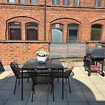 Central Leeds Townhouse With Private Roof Garden Sleeps 4