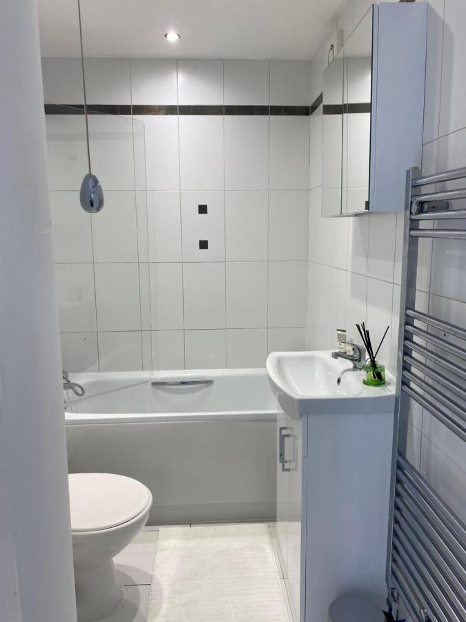 Townhouse With Private Roof Garden Sleeps 4 Apartment *